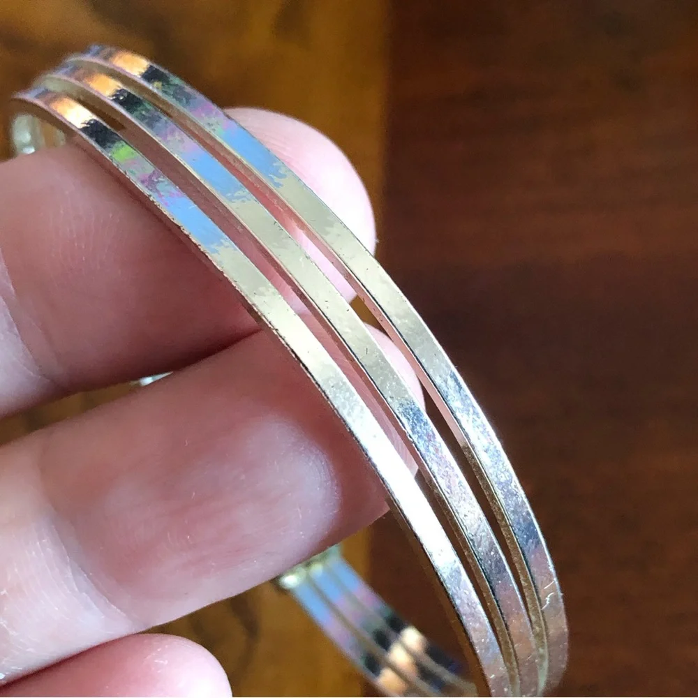 Triple bar silver plated magnetic cuff bracelet - Picture 5 of 5